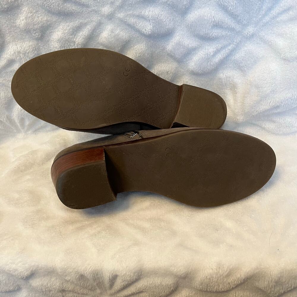 Vionic gray faux suede block heel size 6.5 with side zipper preowned excellent
